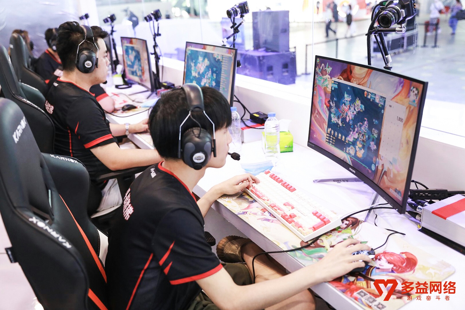 【圖3 《神武4》手游全國(guó)爭(zhēng)霸賽飛升135級(jí)組別總決賽現(xiàn)場(chǎng)】.jpg